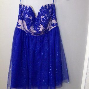 Like New Condition Junior's Formal Dress
